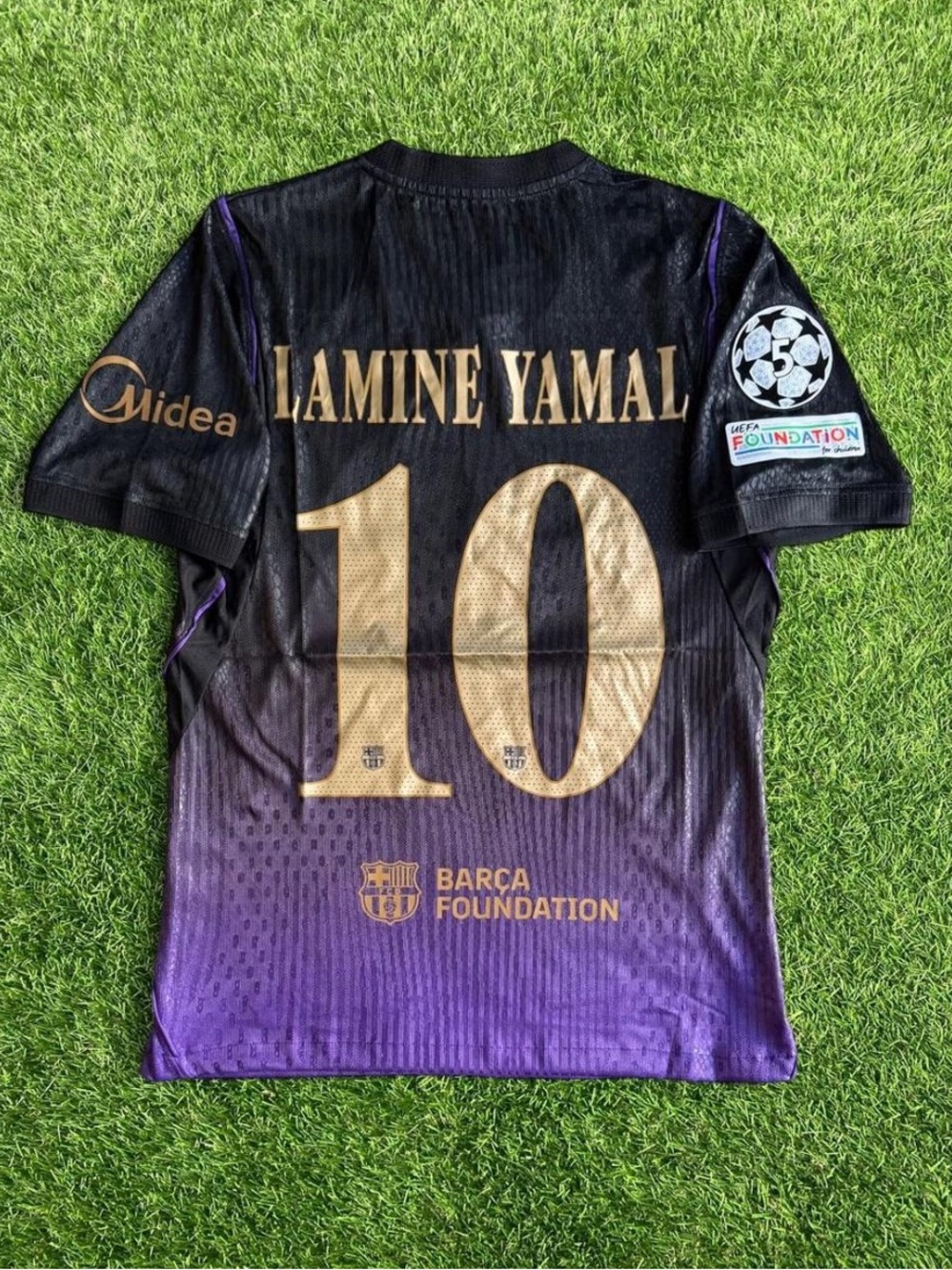 FC Barcelona Men’s Lamine Yamal #10 Purple & Black Soccer Jersey Size Large